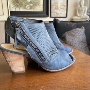 Paul Green “Cayenne” blue suede peep toe sandal -